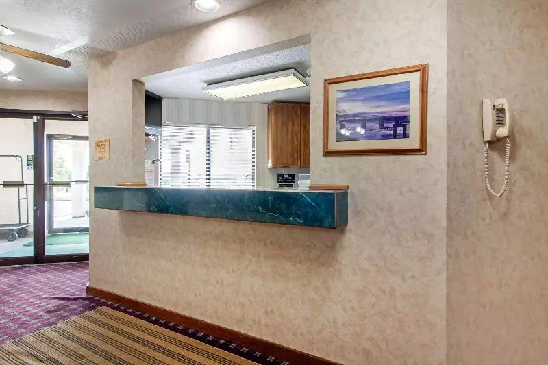 Отель Econo Lodge Oacoma