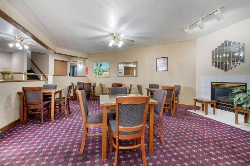 Отель Econo Lodge Oacoma