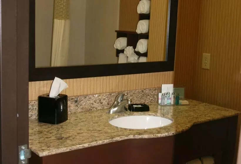 Отель Hampton Inn & Suites Peru