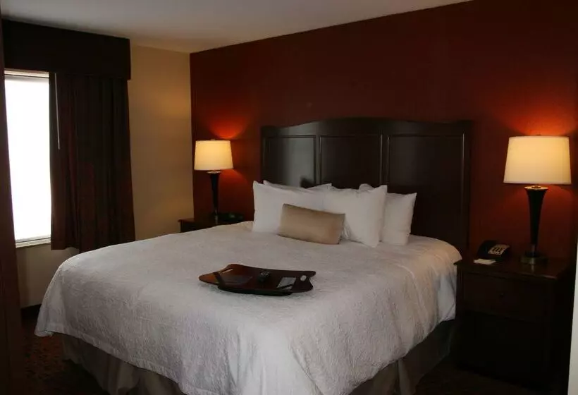 Отель Hampton Inn & Suites Peru