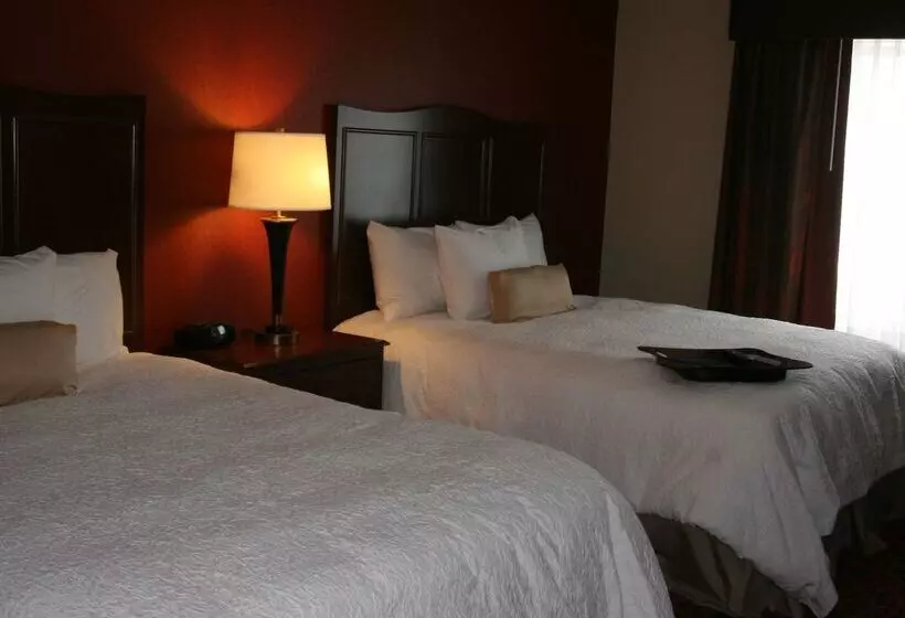 Отель Hampton Inn & Suites Peru