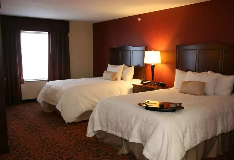 Отель Hampton Inn & Suites Peru