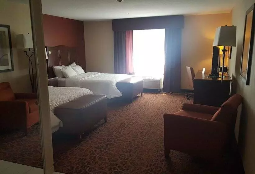 Отель Hampton Inn & Suites Peru