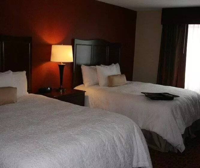 Отель Hampton Inn & Suites Peru