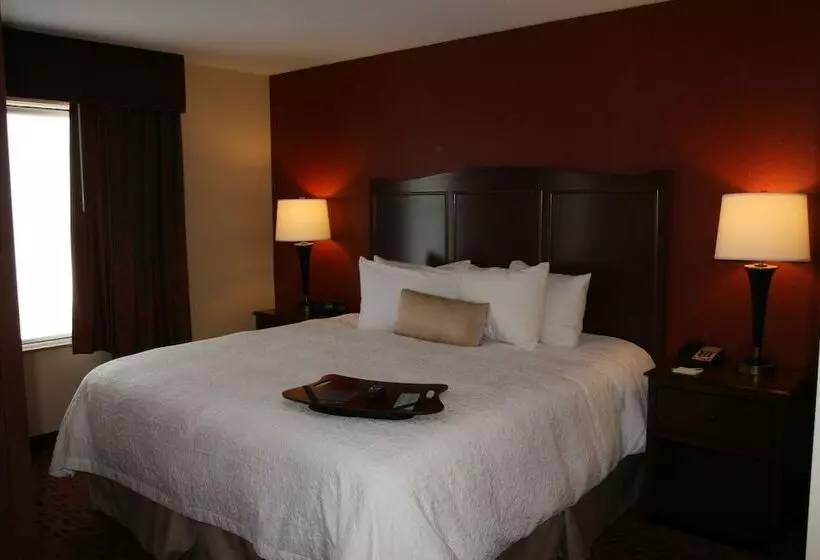 Отель Hampton Inn & Suites Peru