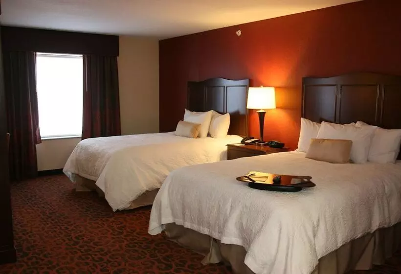 Отель Hampton Inn & Suites Peru