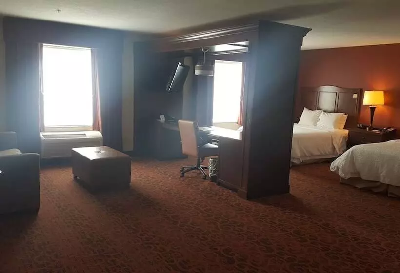 Отель Hampton Inn & Suites Peru