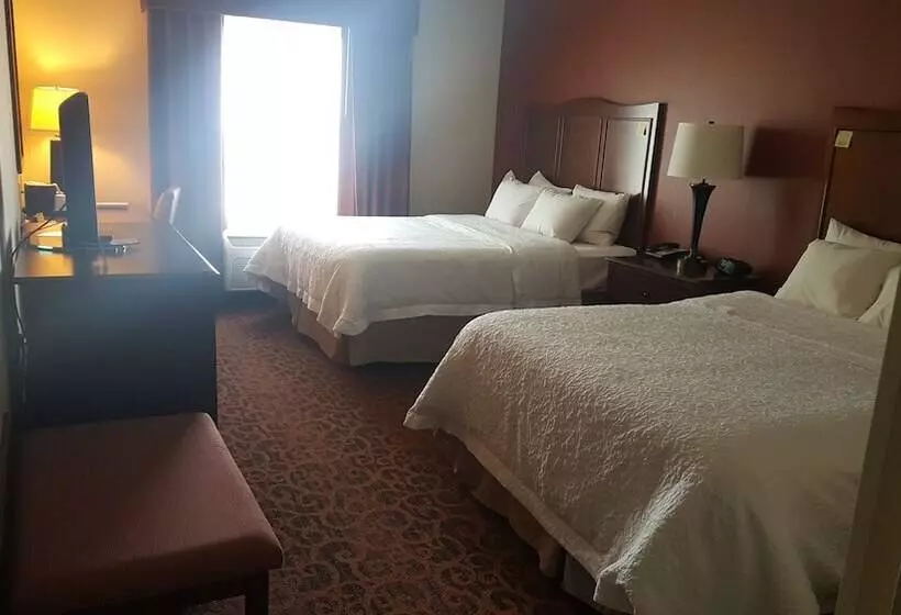 Отель Hampton Inn & Suites Peru