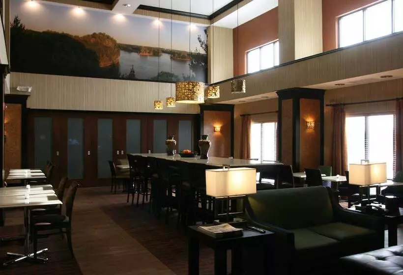 Отель Hampton Inn & Suites Peru