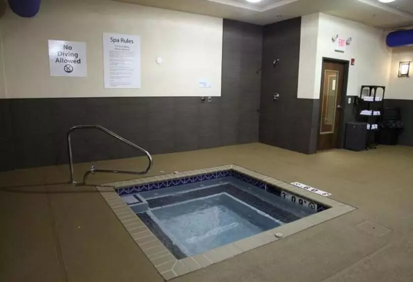 هتل Holiday Inn Express & Suites Huntsville Airport, An Ihg