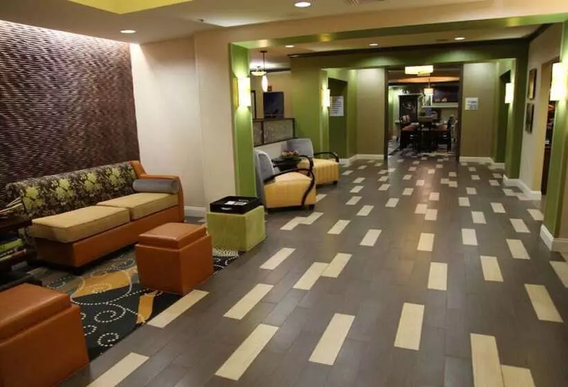 هتل Holiday Inn Express & Suites Huntsville Airport, An Ihg