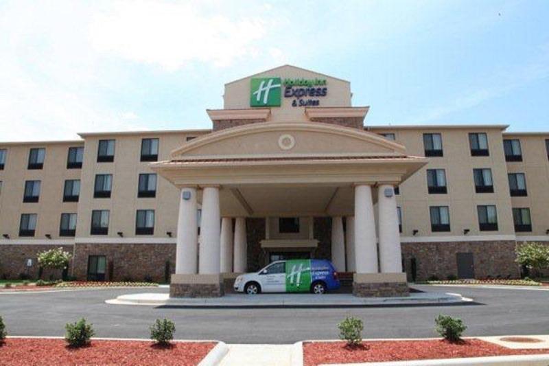 בית מלון כפרי Holiday Inn Express & Suites   Huntsville Airport, An Ihg