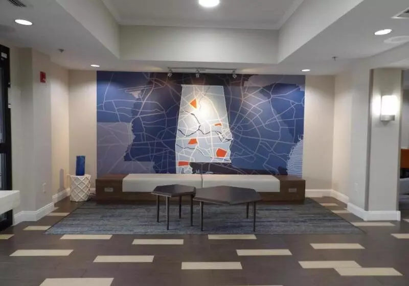 هتل Holiday Inn Express & Suites Huntsville Airport, An Ihg