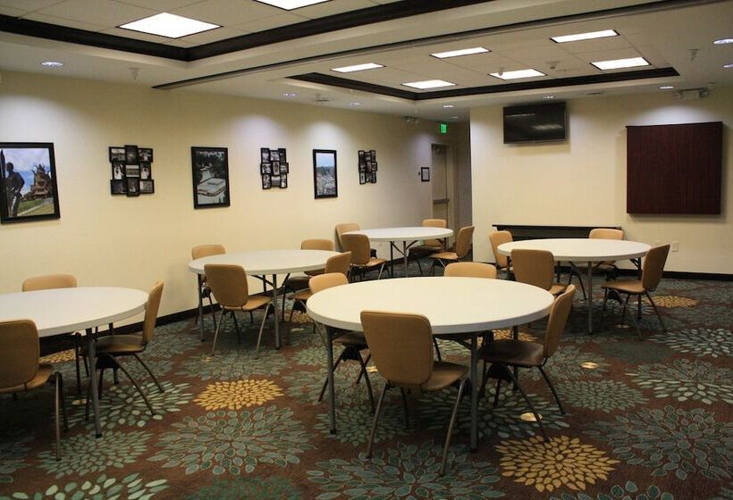 هتل Staybridge Suites Minot, An Ihg