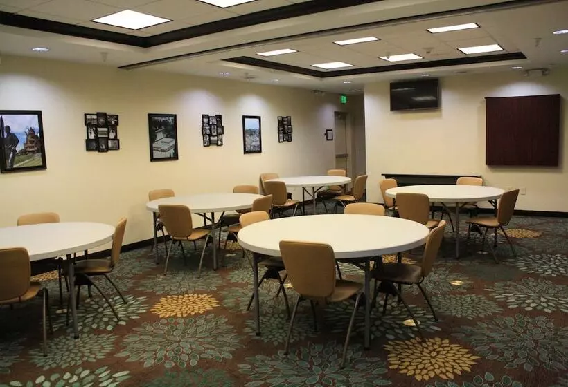 ホテル Staybridge Suites Minot, An Ihg