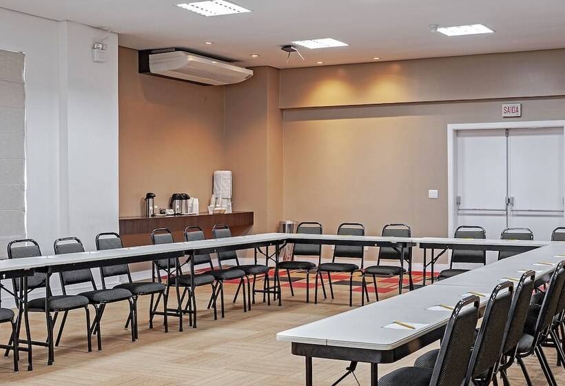 酒店 Camboriu Express