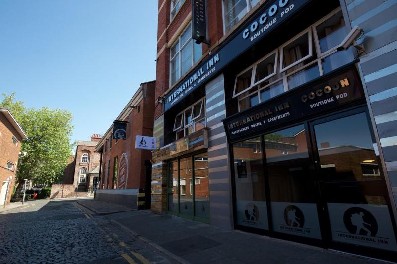 فندق صغير Cocoon @ International Inn + Apartments