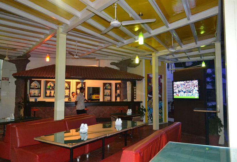 בית מלון כפרי The Goan Village Beach Resort , Goa