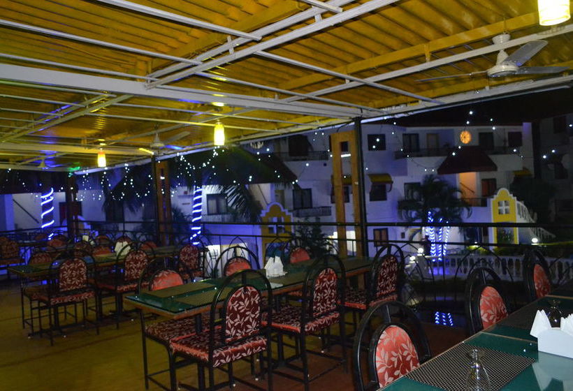 בית מלון כפרי The Goan Village Beach Resort , Goa