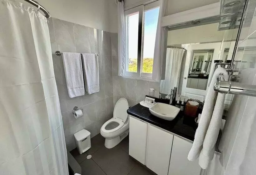 בית מלון כפרי Angermeyer Waterfront Inn