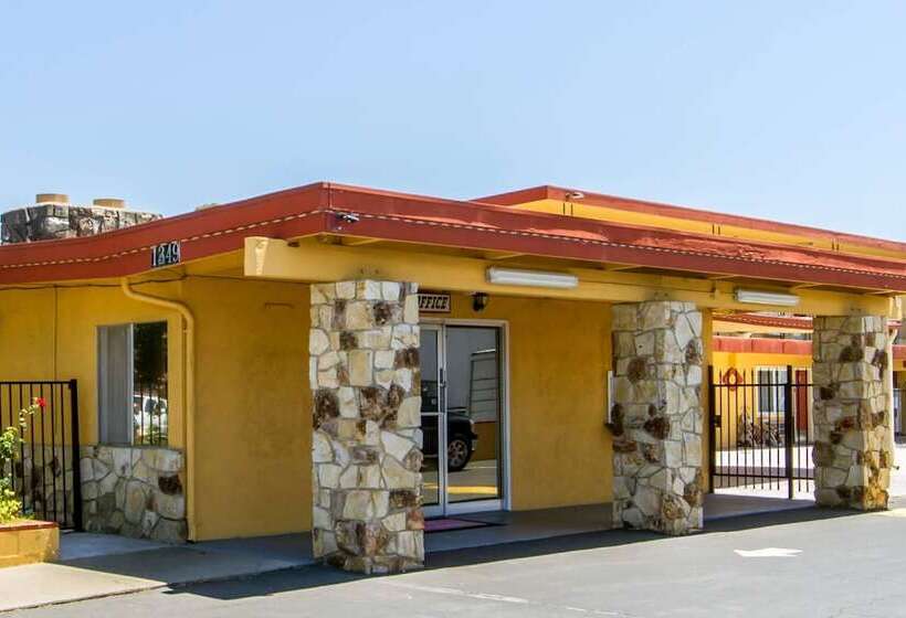 فندق Econo Lodge