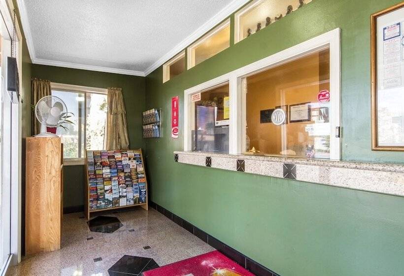 فندق Econo Lodge