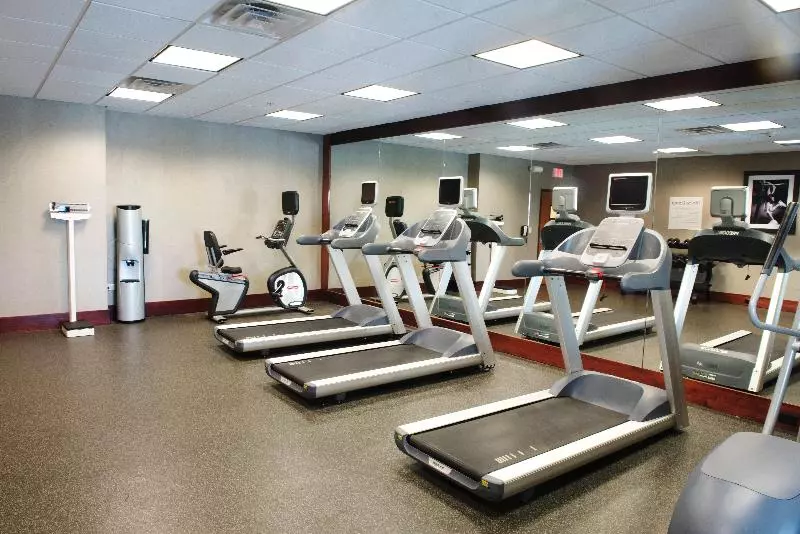 ホテル Holiday Inn Express And Suites Urbandale Des Moines, An Ihg