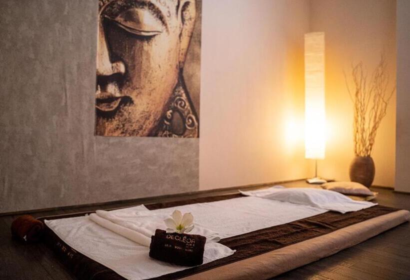 هتل Park Holiday Congress & Wellness