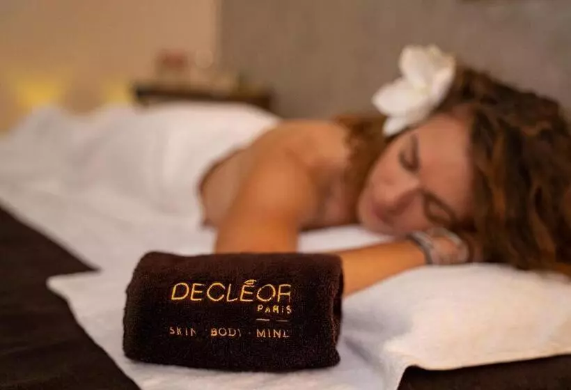 هتل Park Holiday Congress & Wellness