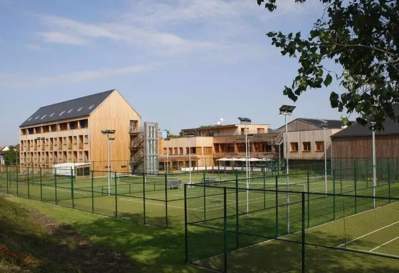 هتل Park Holiday Congress & Wellness