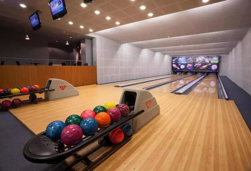 هتل Park Holiday Congress & Wellness