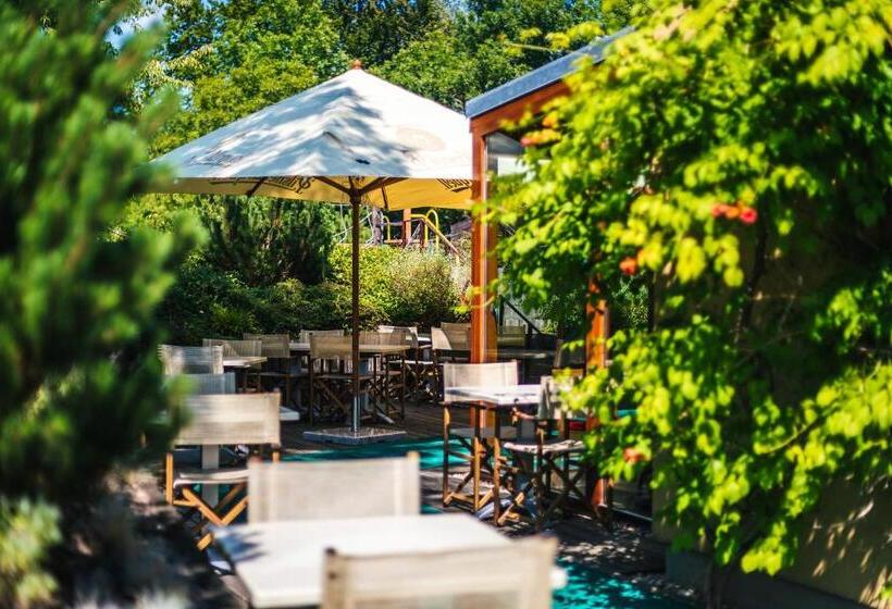 هتل Park Holiday Congress & Wellness