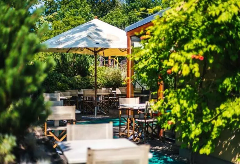 هتل Park Holiday Congress & Wellness