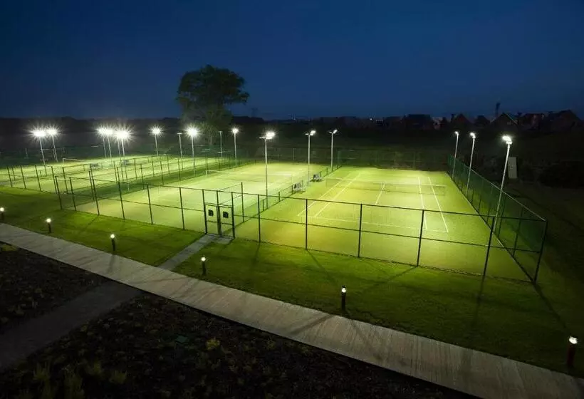 هتل Park Holiday Congress & Wellness