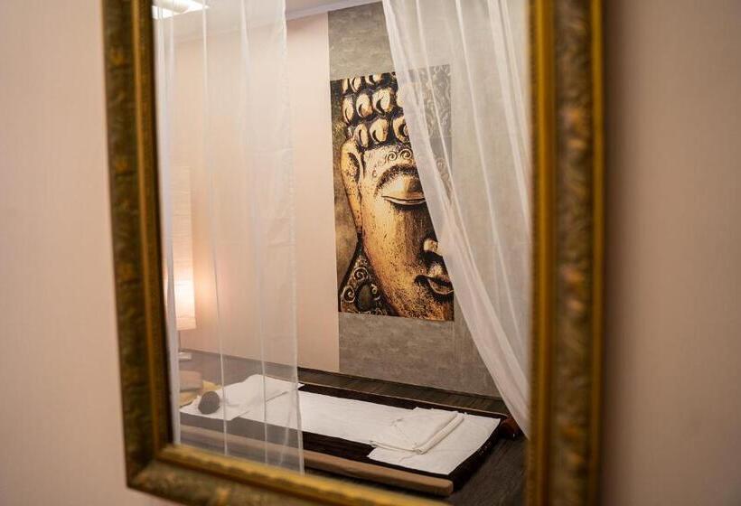 هتل Park Holiday Congress & Wellness