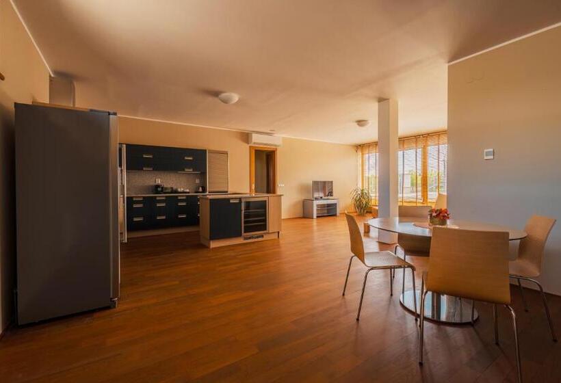 هتل Park Holiday Congress & Wellness