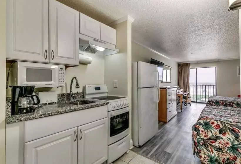 Sea Hawk Oceanfront Motel