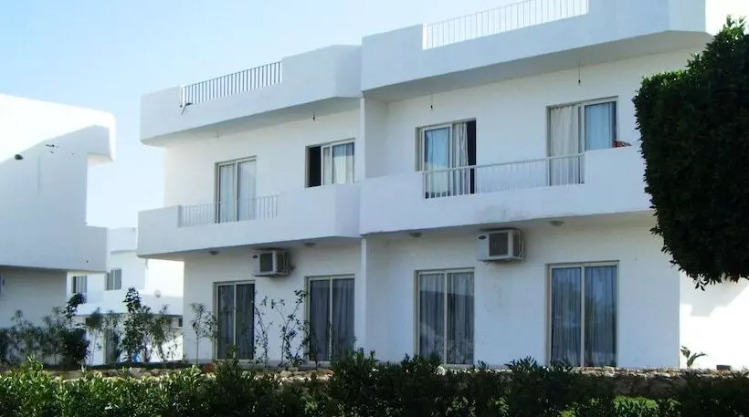 Carlton Deluxe Residences & Apartments