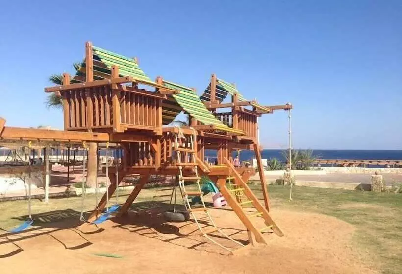 Carlton Deluxe Residences & Apartments