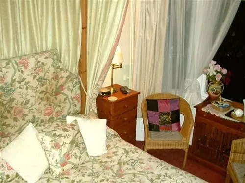 Отель Airedale Guest House