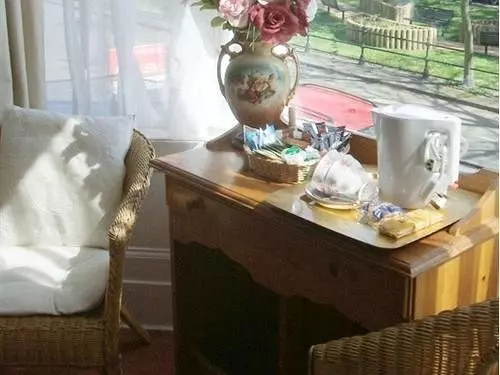 Отель Airedale Guest House