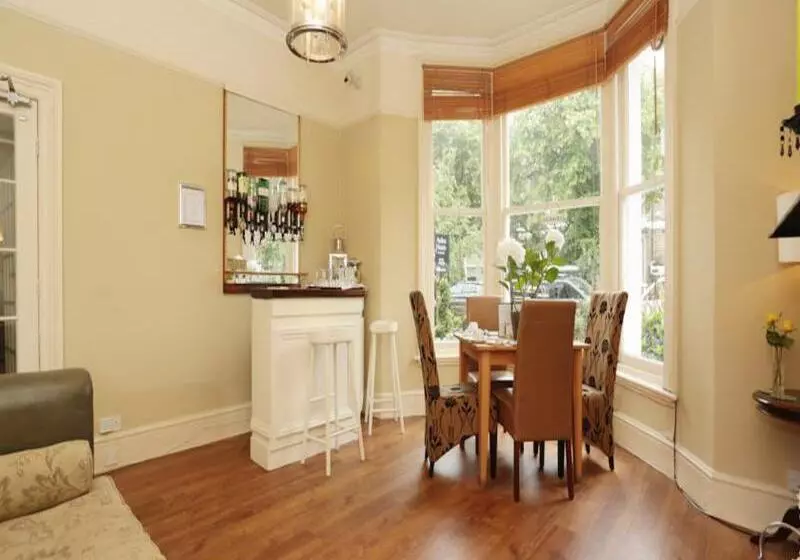 فندق Arden House