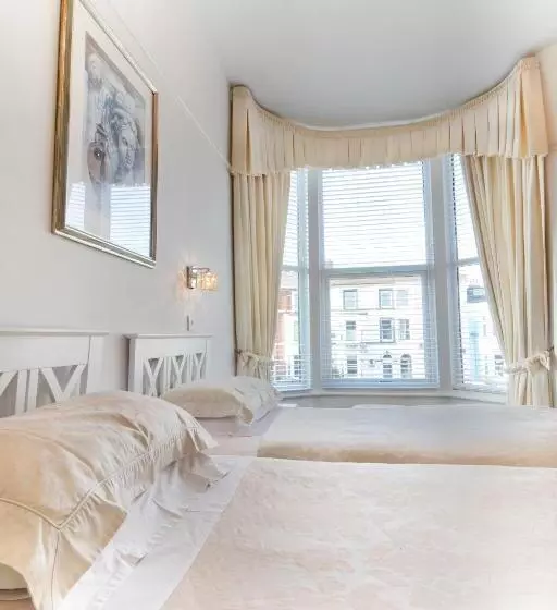 בית מלון כפרי Clifton Villa Southport