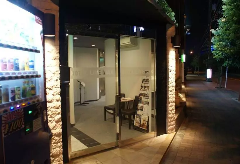 Отель Livemax Budget Shinosaka