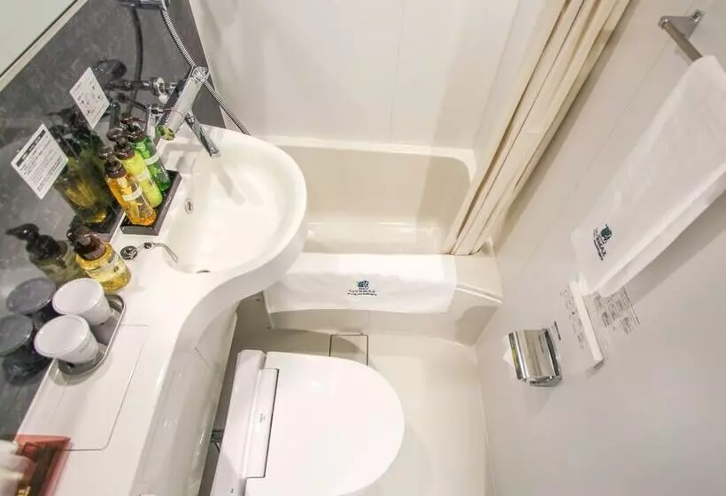 Отель Livemax Budget Shinosaka