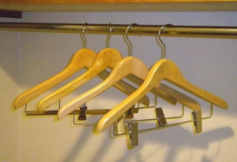 Отель Livemax Budget Shinosaka