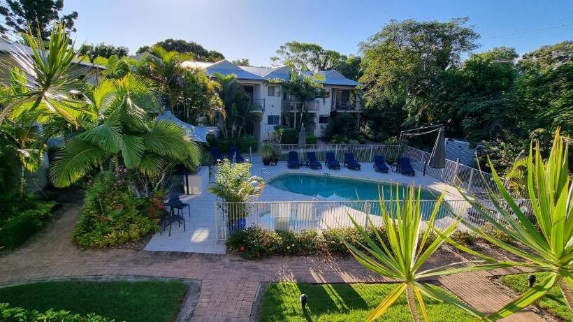 Отель Noosa River Retreat Holiday Apartments
