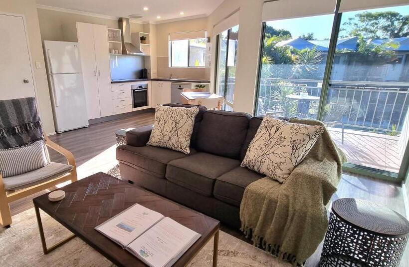 Отель Noosa River Retreat Holiday Apartments