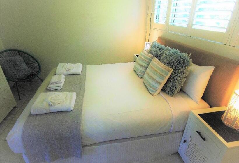 Отель Noosa River Retreat Holiday Apartments