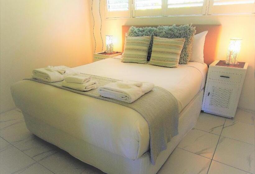 Отель Noosa River Retreat Holiday Apartments